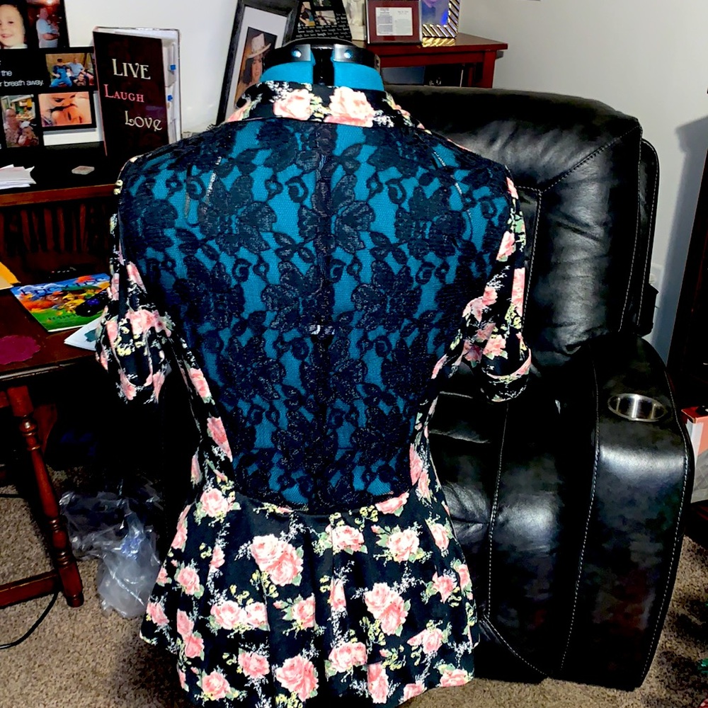 Beautiful Forever 21 Women’s Wrap top, size 1X